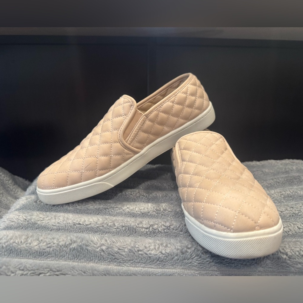 Women’s Pink Soda Quilted Slip on Shoe - Size 8.5